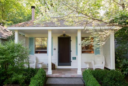 Calistoga Bed & Breakfast | Cottage Grove Inn