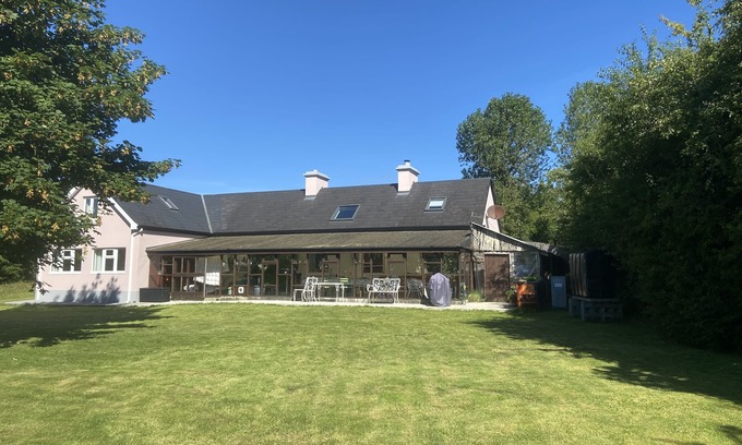 Ballyroddy Cottage | Cottage in a rural setting with large conservatory.