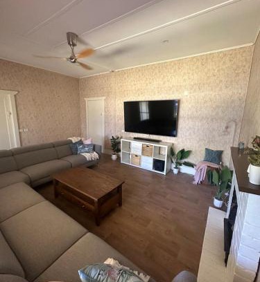 Barmera House | Cottage in Barmera