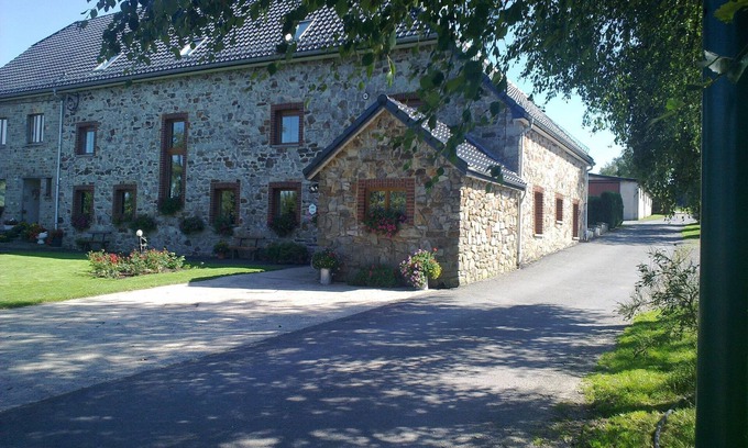 Arimont Cottage | Cottage in Baugnez with Sauna & Farm Fun
