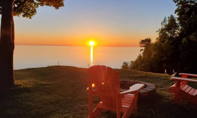 Bayfield Cottage | Cottage in Bayfield, Lake Huron Bluffs