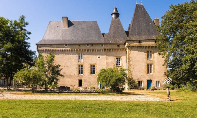 Chalais Cottage | Cottage in Chaleix near Forest & Lake