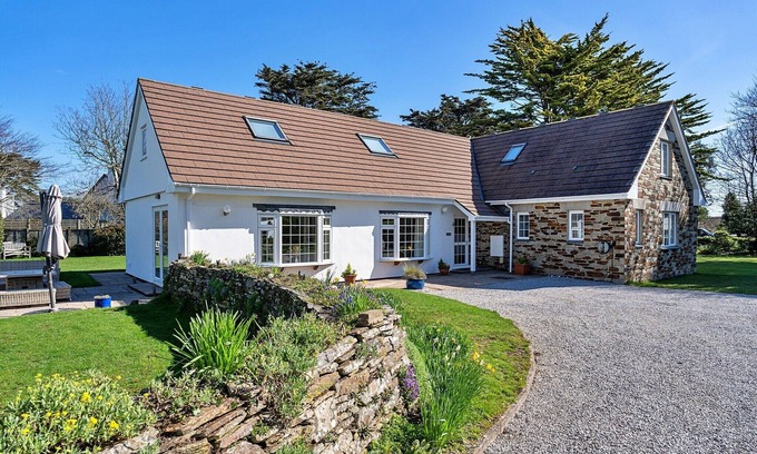 Rock House | Cottage in Cornwall near Sandy Beach