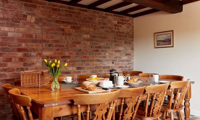 Dalbury Lees Cottage | Cottage in Derbyshire near Peak District Trails