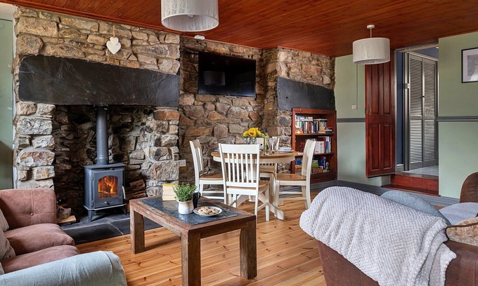 Tanygrisiau House | Cottage in Snowdonia with Mountain Views