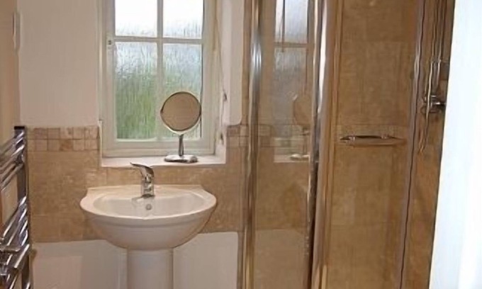 Badby Cottage | Cottage In Great Central Village Location. Country Walks Available.