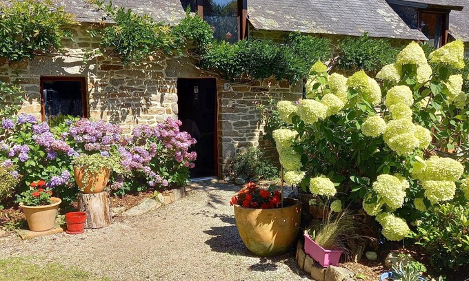Baye House | Cottage in local stone/between land and sea
