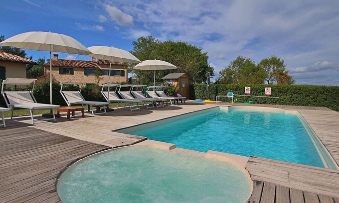 Montelabbate Cottage | Cottage in Montelabbate with Pool & Forest