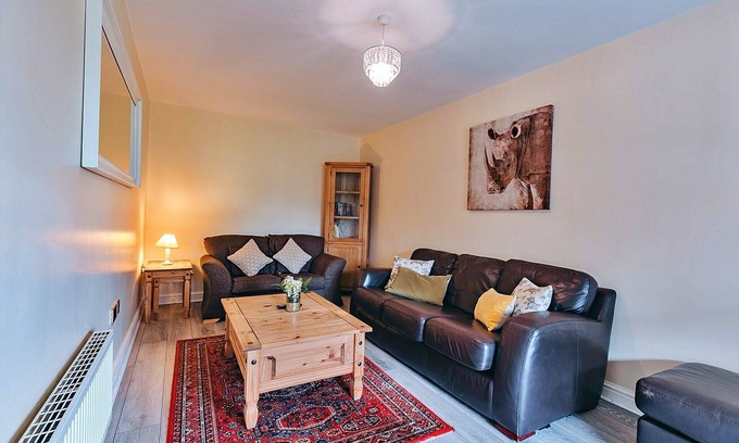 Eaton Mascott Cottage | Cottage in Netley Hall with Scenic Trails