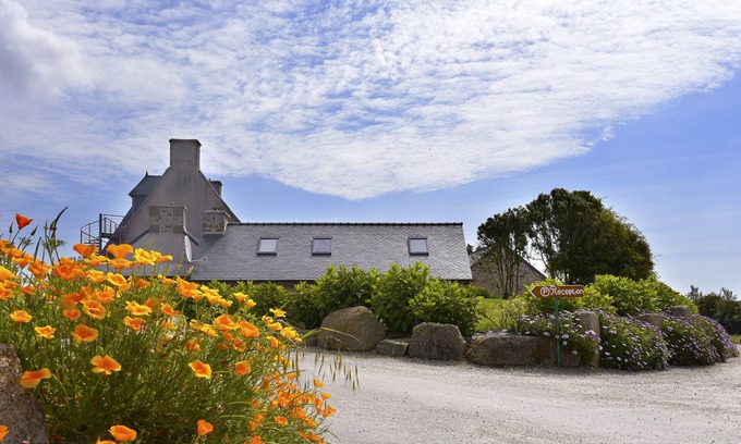 Plouarzel Cottage | cottage in old renovated farm - indoor pool and spa in outbuilding