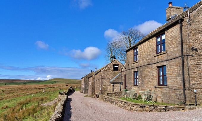 Buxton Cottage | Cottage in Peak District with Scenic Views
