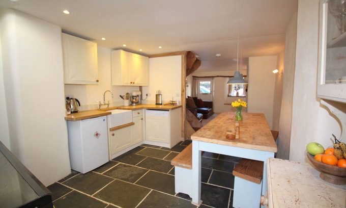 Kenn Cottage | Cottage in pretty village, easy access to Exeter, Torquay + coast + countryside