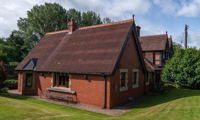 Craven Arms Cottage | Cottage in Shropshire with Private Hot Tub