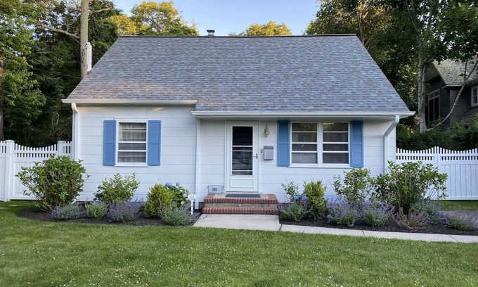Village of Southampton House | Cottage in Southampton Village; Relax in your own private park!