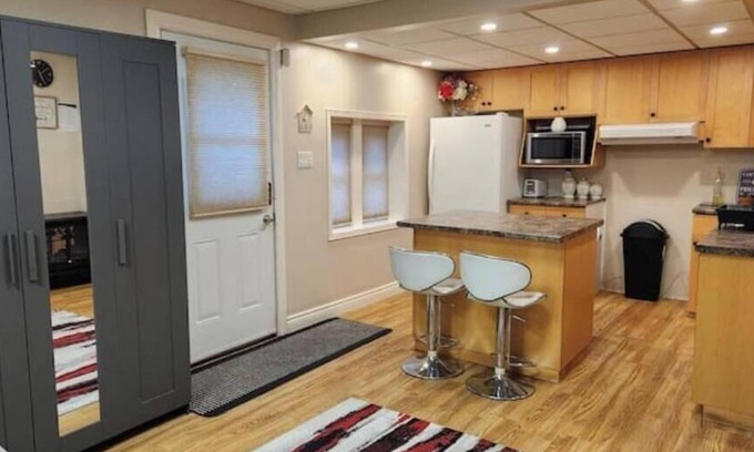 Durham Region House | Cottage in the city, Parking, Fireplace-Jetted Tub