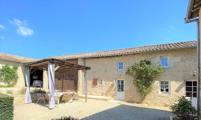 Xaintray Cottage | Cottage in the countryside with pool near the Marais Poitevin