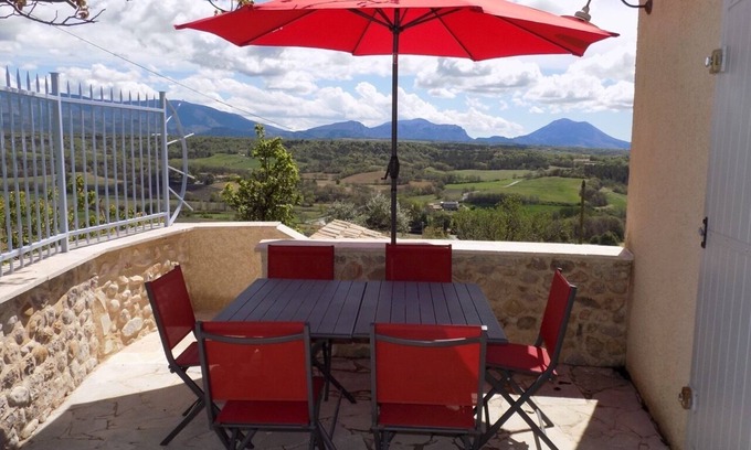 Puimoisson Apartment | Cottage in the heart of the Verdon national park, 6 pers, 2sdb, magnificent view!