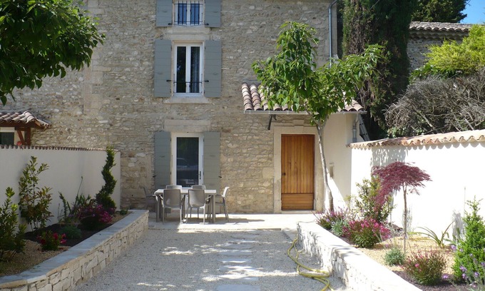 Visan House | Cottage in the heart of truffle oaks, lavender and vines
