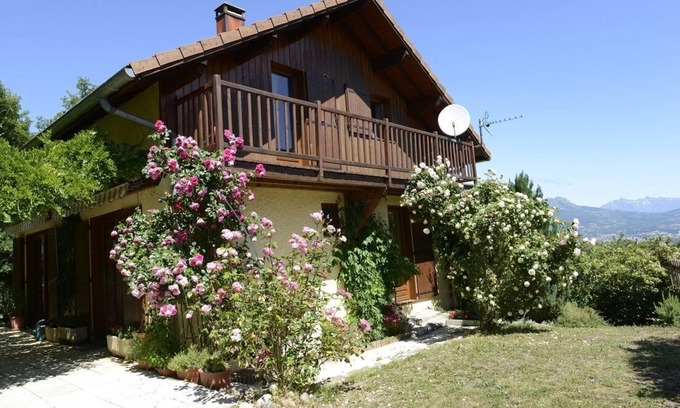 Chateauvieux Ski Chalet | cottage in the Southern Alps with lovely mountain views