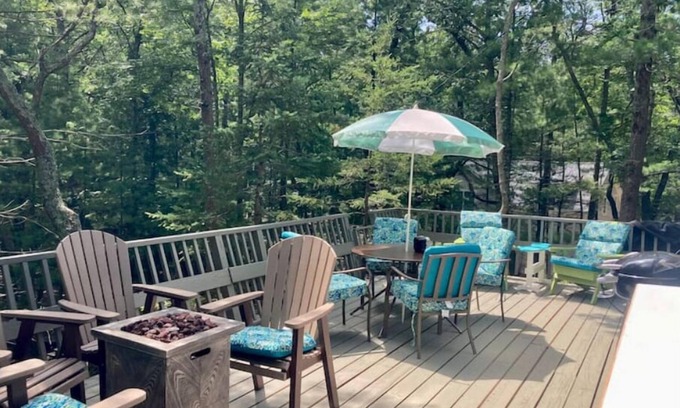 Pentwater Cottage | Cottage in the woods-Lake MI access