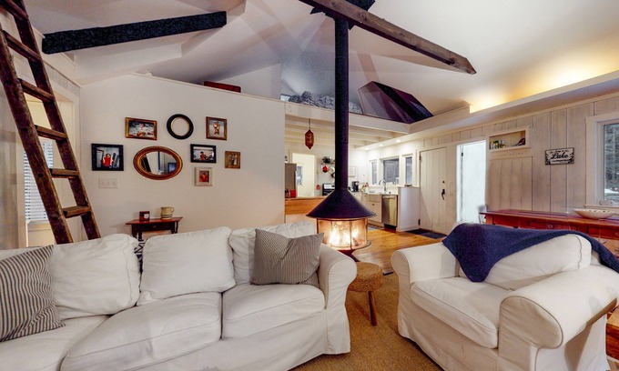 Wilmington Cottage | Cottage in the woods with a firepit, grill, washer/dryer, & AC - dog-friendly