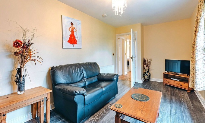Eaton Mascott Cottage | Cottage in UK near Scenic Beaches & Trails