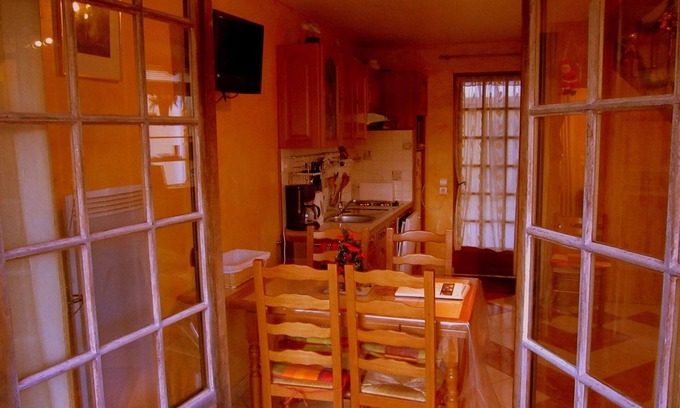 Brou-sur-Chantereine Cottage | Cottage in Vaires-sur-Marne near Forest & Lake