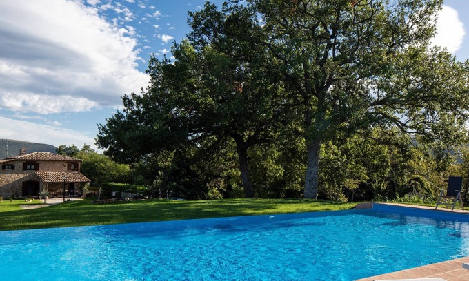 Castelraimondo House | Cottage Nasca – History, Landscapes, and Pool