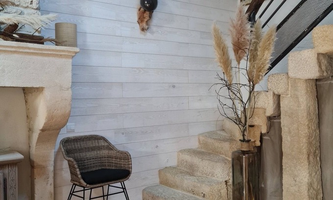 Taillant House | Cottage 'L'aronde Gites' with Private Terrace, Private Garden and Wi-Fi