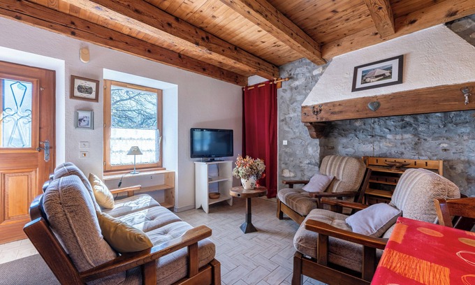 Faverges-Seythenex Cottage | Cottage 'La Belle Étoile' with Mountain View and Shared Garden