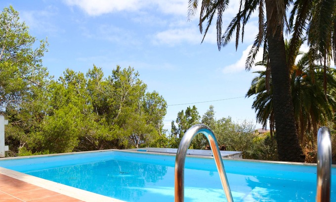 Galdar Cottage | Cottage 'La Cabaña' with Sea View, Shared Pool and Wi-Fi