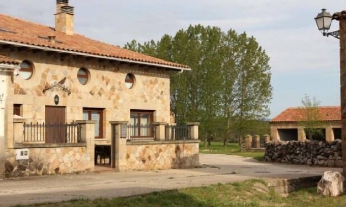 Ocenilla Cottage | Cottage La Casona de Ocenilla for 12 people