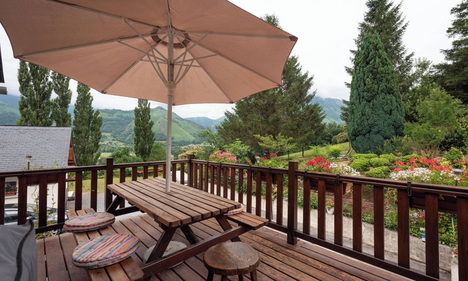 Accous Cottage | Cottage 'La Grange Accous' with Mountain View, Wi-Fi and Air Conditioning