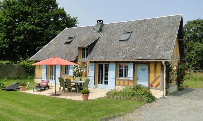 Cresseveuille House | Cottage 'Le Pressoir' with Private Garden