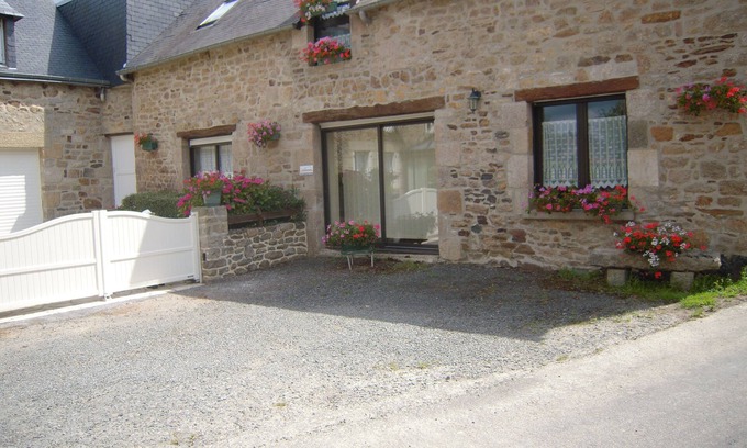 Corseul House | cottage located in a hamlet, at the gates of Dinan: medieval town, 12 km from the sea