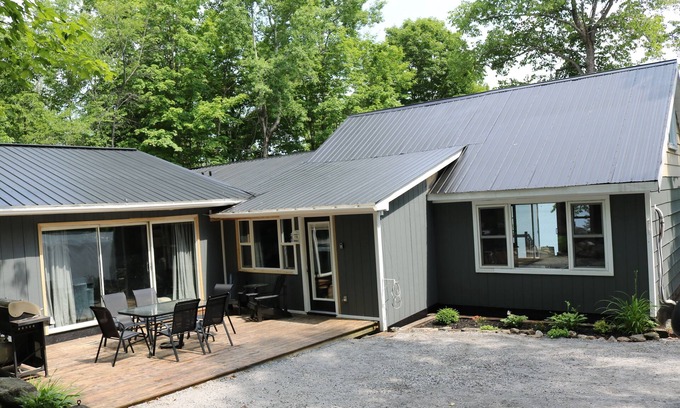 Unorganized Centre Parry Sound Cottage | Cottage! Memories! Sunsets! Hot tub & Sauna! Waterfront! Shallow Beach!