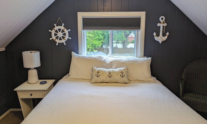 Erie Cottage | Cottage Near Presque Isle & Lake Erie Boat Parking