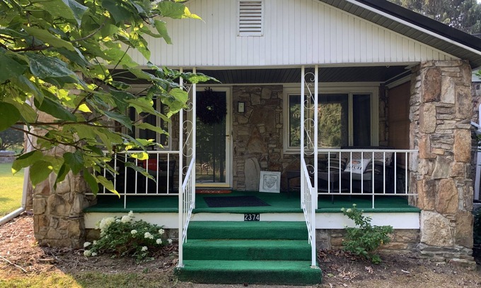 Champion Cottage | Cottage near Seven Springs Mountain Resort and Ohiopyle State Park