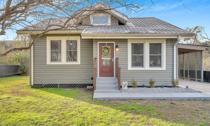 Destrehan Cottage | Cottage near the New Orleans Airport