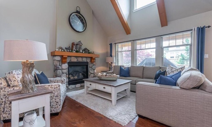 Lindell Beach Cottage | Cottage oasis w/resort amenities & close to the lake!