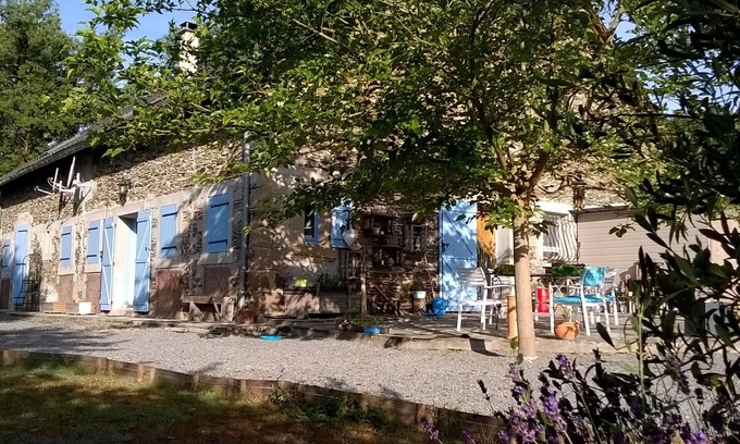 Mirandol-Bourgnounac House | cottage of the Blue House