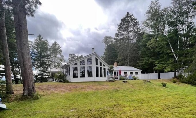 Steuben House | Cottage on a Lake. Near Pictured Rocks/Munising