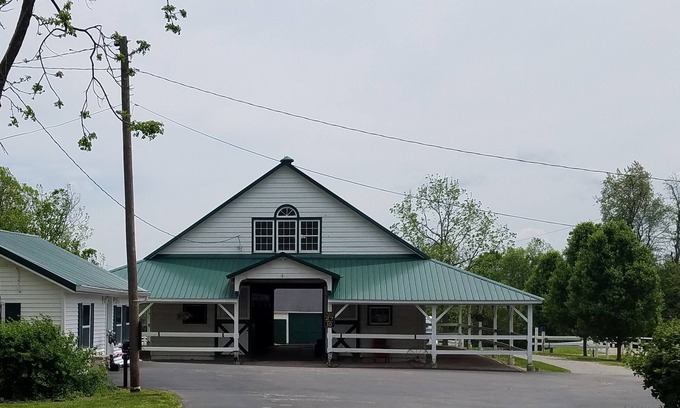 Lexington Cottage | Cottage on a thoroughbred farm, close to the Horse Park, Downtown, or Keeneland