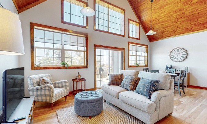 Town of Jerusalem Cottage | Cottage on active vineyard with lovely views, grill, firepit, EV charger, & W/D