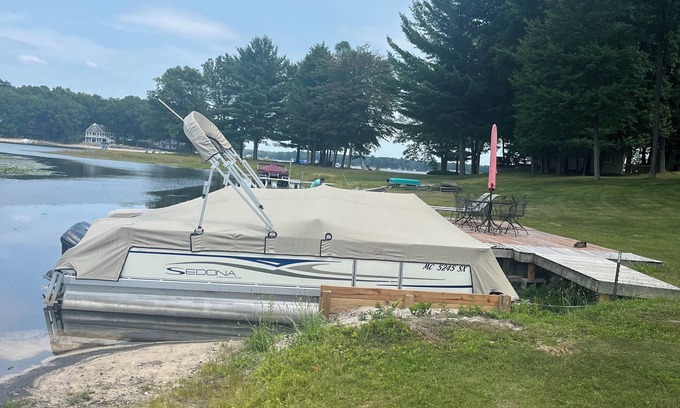 Baldwin House | Cottage on Big Star Lake with pontoon rental available! 2 bedroom sleeps 6