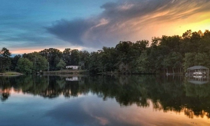 Mountain Rest Cottage | Cottage on Lake Becky
