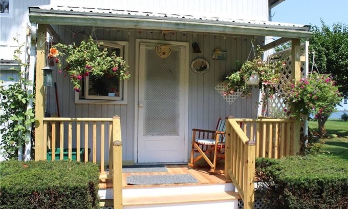 Waterport House | Cottage on Lake Ontario with extra charm and character!