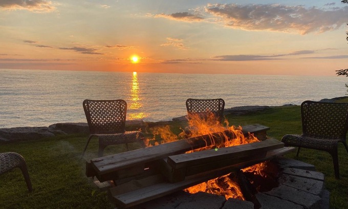 Maple View Cottage | Cottage on Lake Ontario - fishing and fun