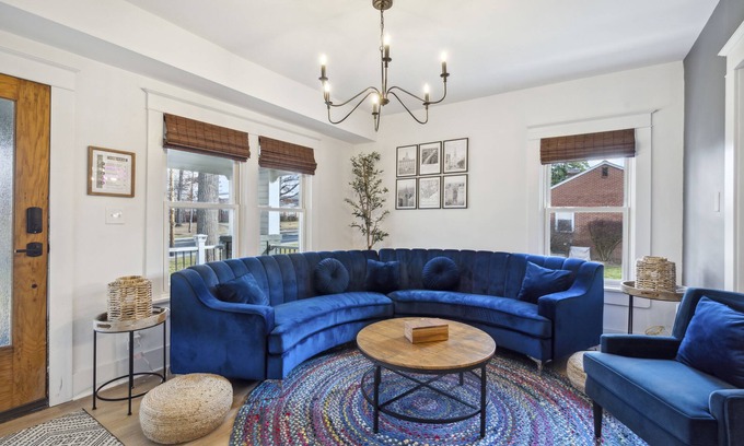 Lansdale House | Cottage on Main in Lansdale! Perfect for family, work, shopping, relaxing.