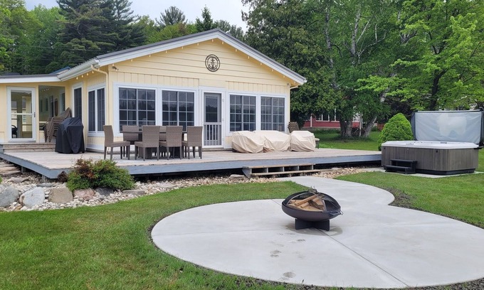 Shelby Cottage | Cottage on Stony Lake with Hot tub!